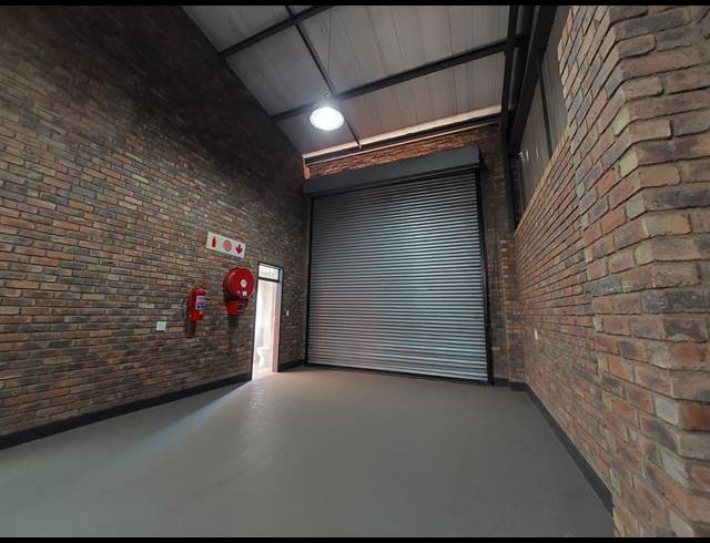 326M² WAREHOUSE TO LET IN CLAYVILLE